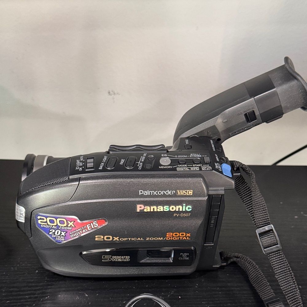 Panasonic PV-D507 Palmcorder VHS-C Camcorder Black 20x optical zoom